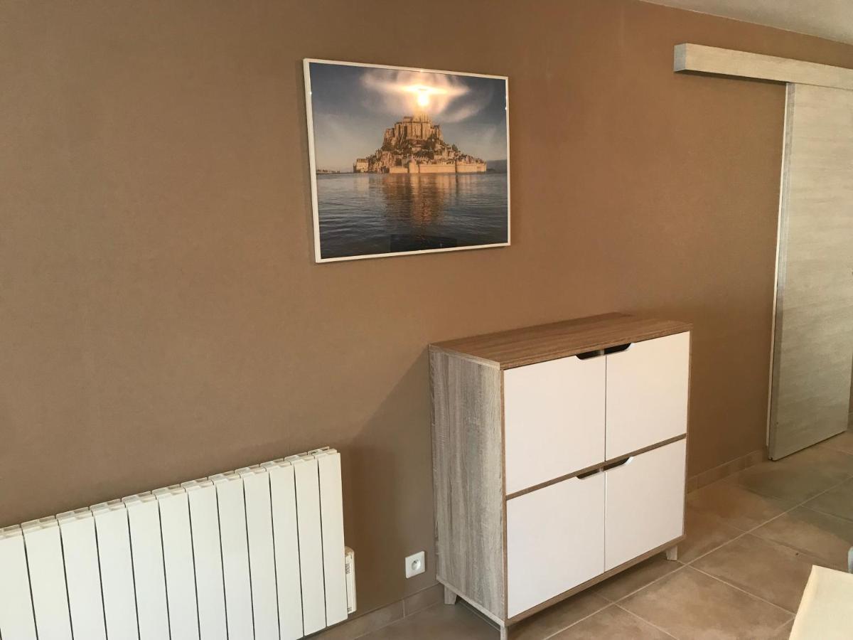 Hebergements Situes A 6 Kms Du Mont Saint Michel Tanis 외부 사진